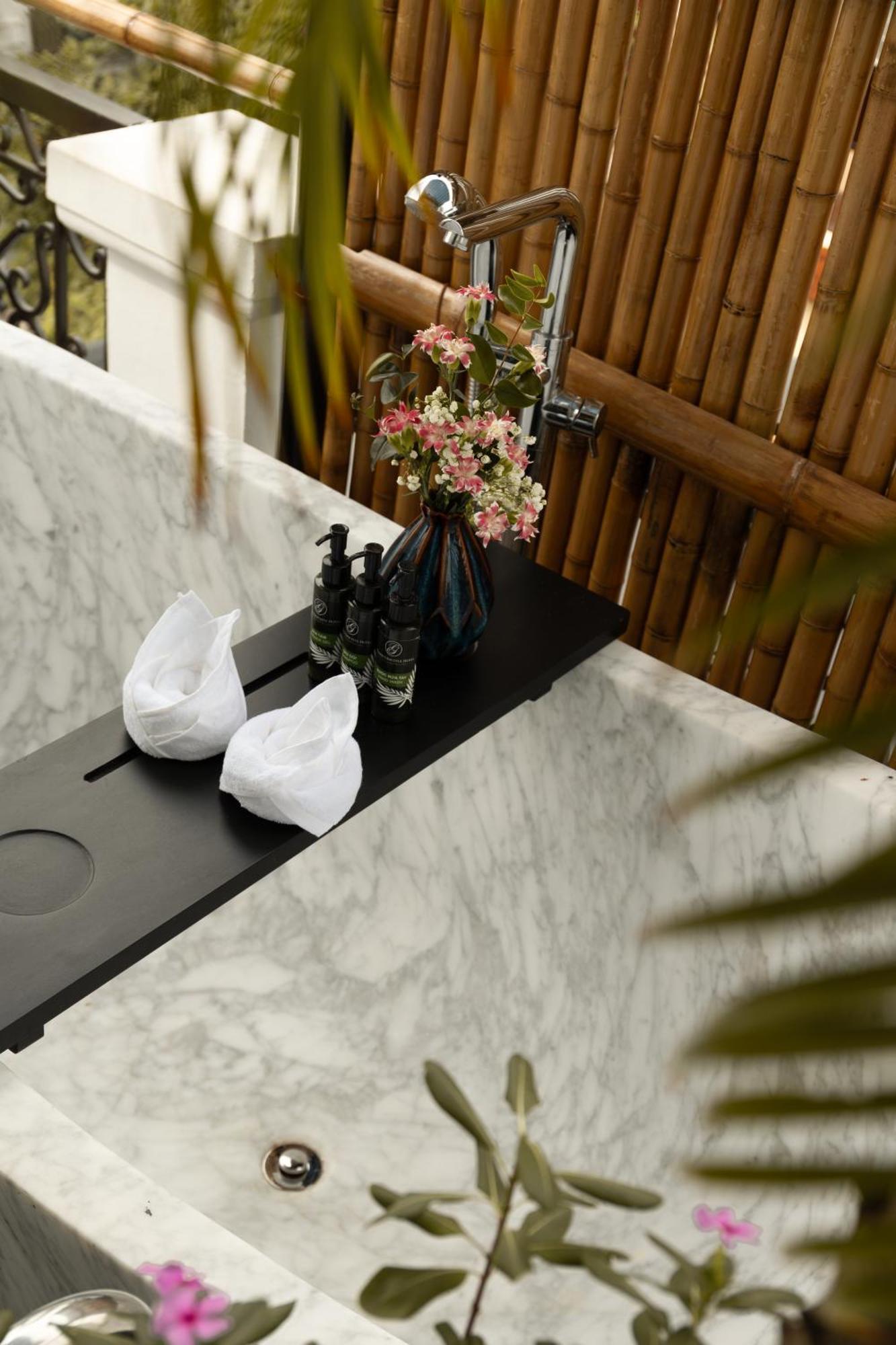 Hanoi Graceful Hotel And Travel Екстериор снимка